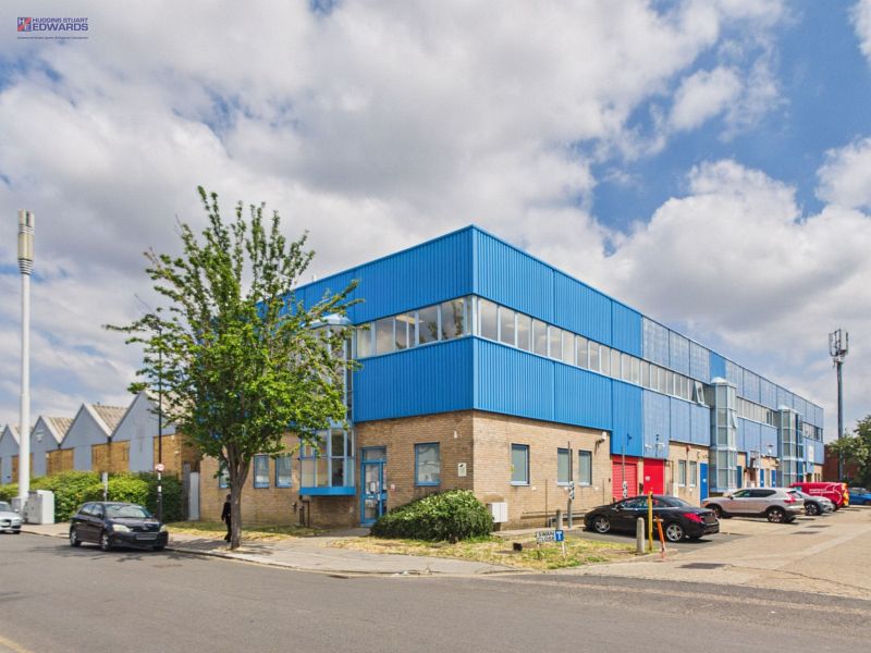Property Photo: 1 Swan Close&comma; Croydon